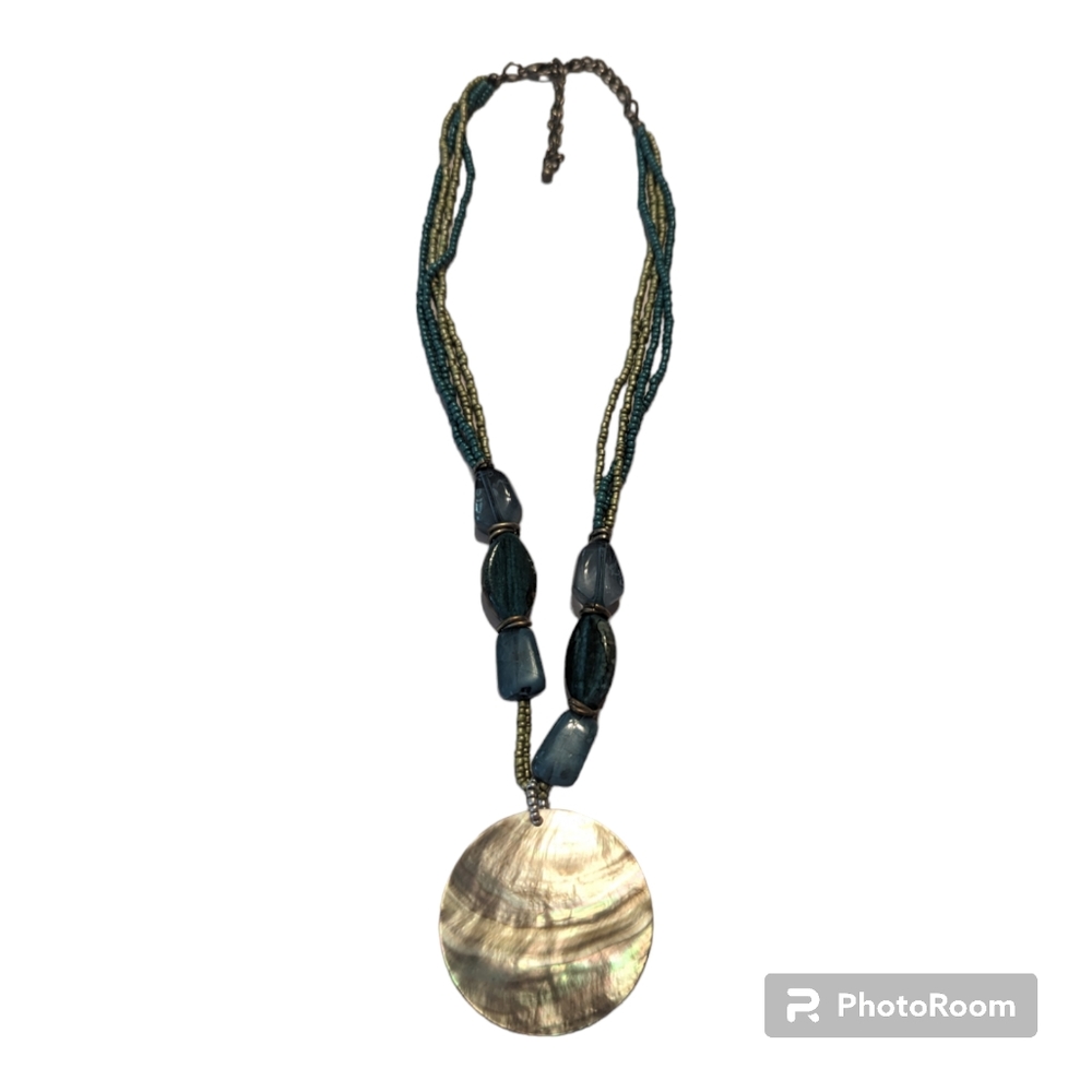 Vintage Shell Pendant W/ 4 Strands Blue Green Beads & 6 Lrg Beads Necklace